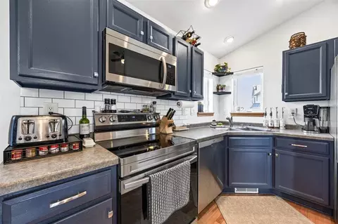 Kitchen - 1780 North Dr, Ely, IA 52227 photo 1 of 4