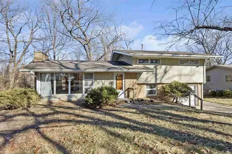 1674 Ridge Rd, Iowa City, IA 52245
