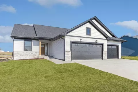 196 Eversull Ln, Iowa City, IA 52245