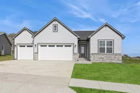 247 Eversull Ln, Iowa City, IA 52245