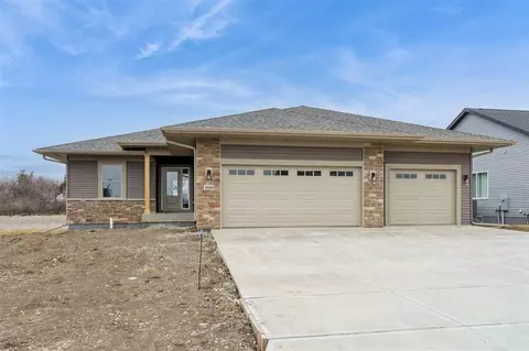 1880 Denison Ave, North Liberty, IA 52317