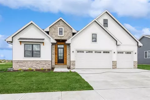 1107 High Ridge Trl, Solon, IA 52333