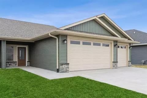 2187 Oak Terrace Ave, North Liberty, IA 52317