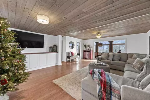 500 S Park Rd, Tiffin, IA 52340