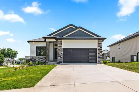 374 Sierra Trce, Coralville, IA 52241