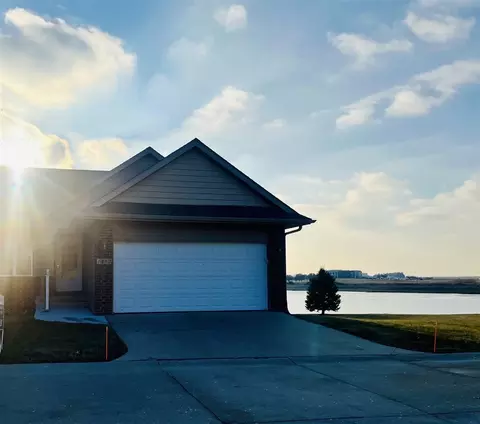 1852 Goose Lake Cir, North Liberty, IA 52317