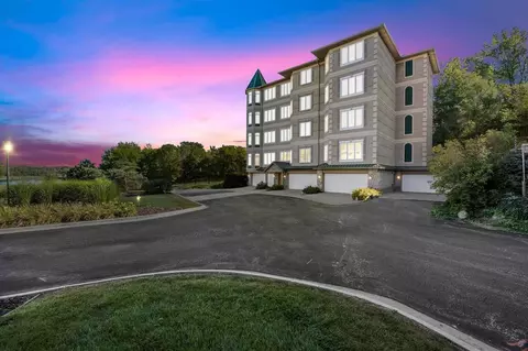 255 Holiday Rd, Coralville, IA 52241