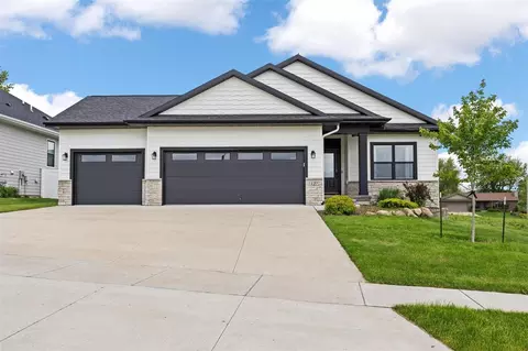 327 Sierra Trce, Coralville, IA 52241