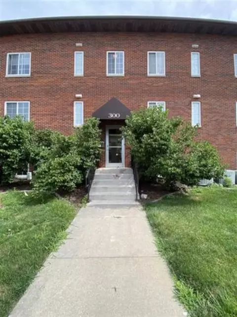 300 Grandview Ct, Iowa City, IA 52246