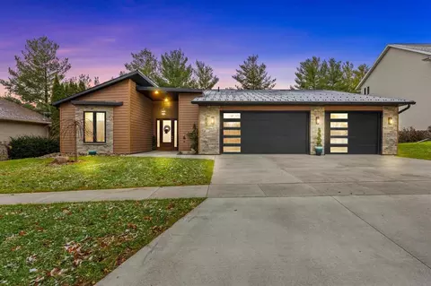 403 B Ave NE, Mount Vernon, IA 52314