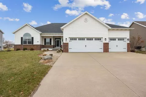 5910 Woodbridge Crst, Marion, IA 52302
