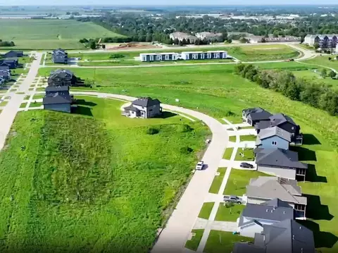 3954 Winnsboro Dr, Iowacity, IA 52245