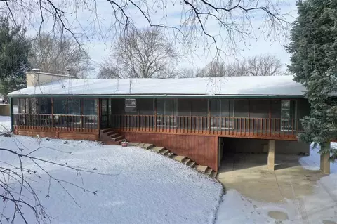 324 Lake View Dr NE, Solon, IA 52333