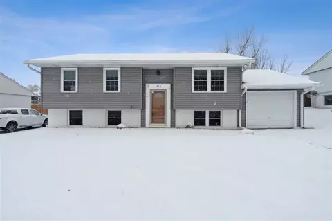 3215 29th Ave SW, Cedar Rapids, IA 52404