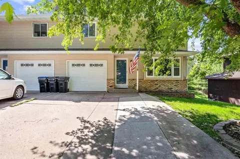1826 N Ridge Dr, Coralville, IA 52241