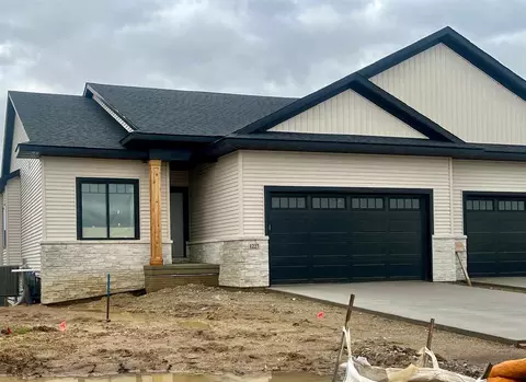 1227 Berkshire Ln, North Liberty, IA 52317