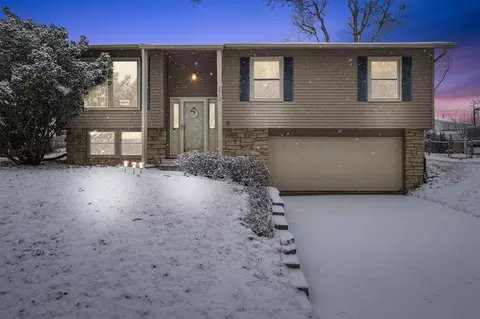3813 Pine Wood Dr NE, Cedar Rapids, IA 52402