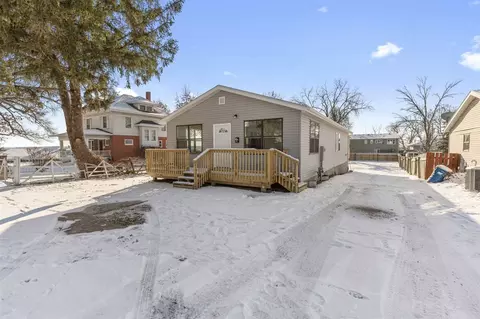 158 12 Sherman St, Muscatine, IA 52761