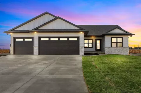 903 Indigo Dr, Palo, IA 52324