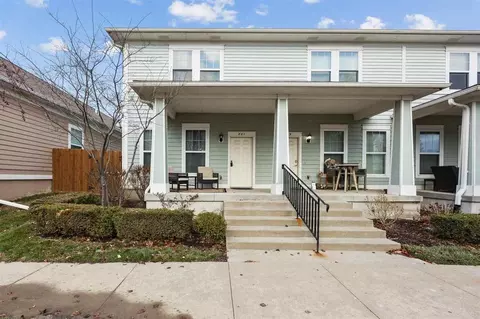 861 Walker Cir, Iowa City, IA 52245