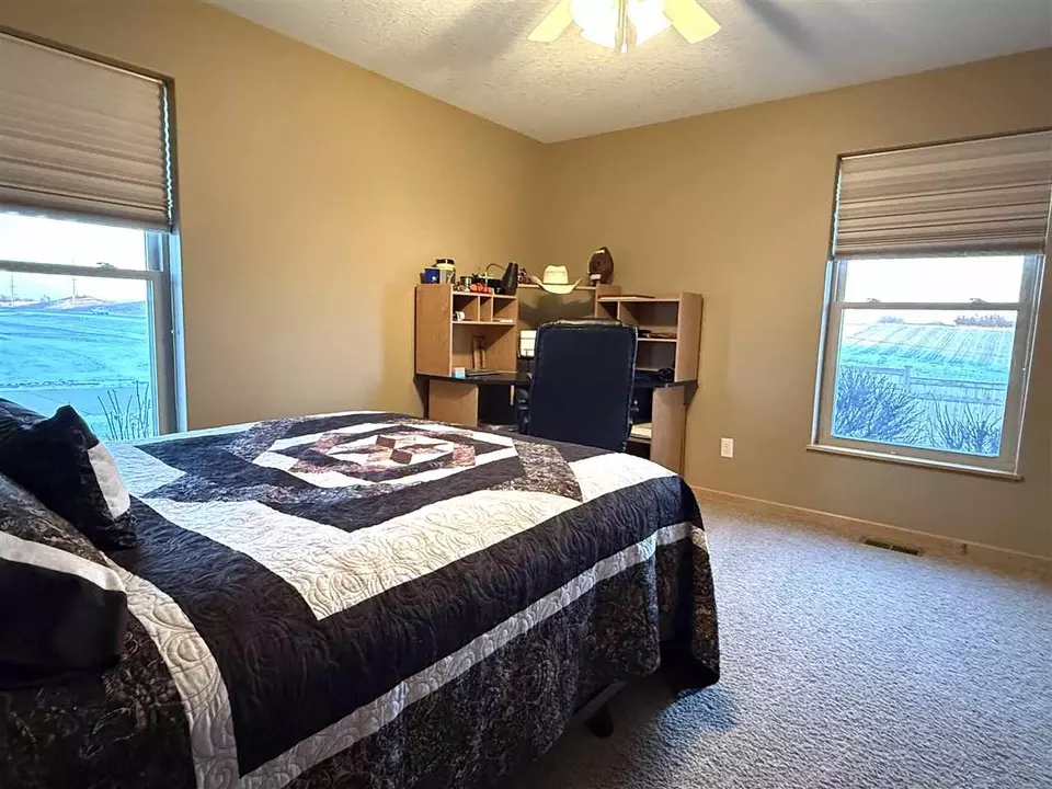 Bedroom - 189 Kenton Way, Williamsburg, IA 52361 photo 4 of 6