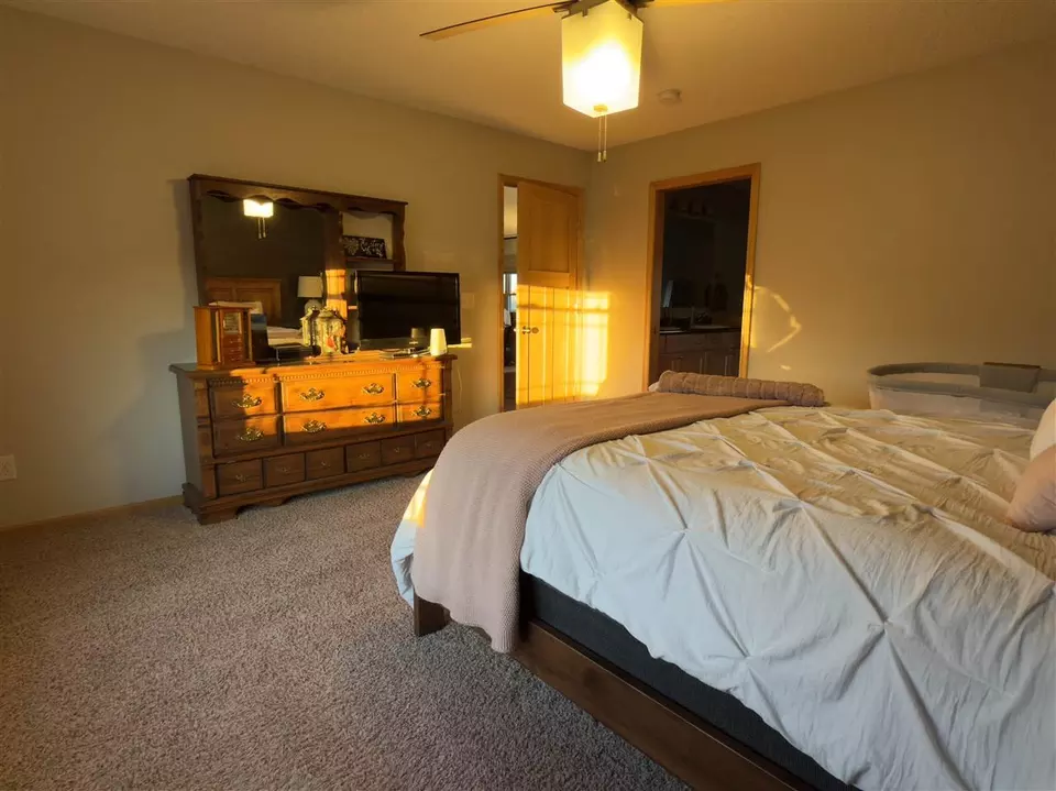 Bedroom - 189 Kenton Way, Williamsburg, IA 52361 photo 2 of 6
