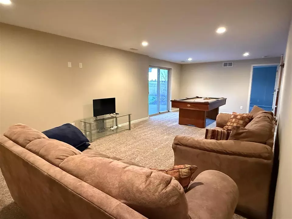 Living - 189 Kenton Way, Williamsburg, IA 52361 photo 2 of 2