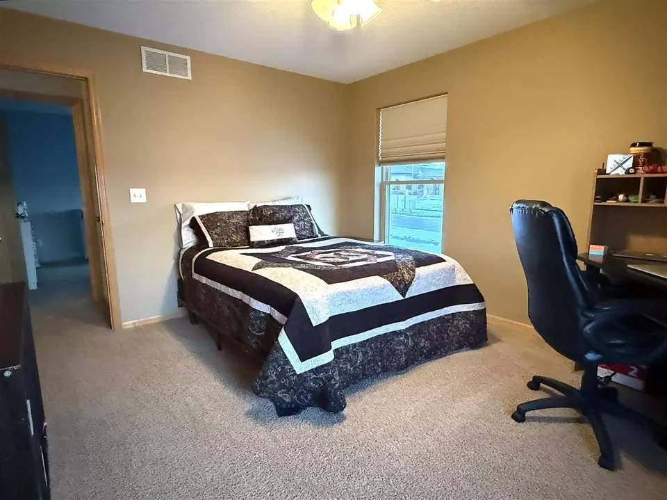 Bedroom - 189 Kenton Way, Williamsburg, IA 52361 photo 3 of 6