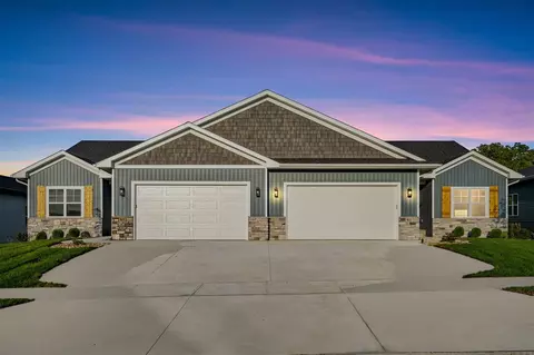 933 Dubs Dr, Iowa City, IA 52246