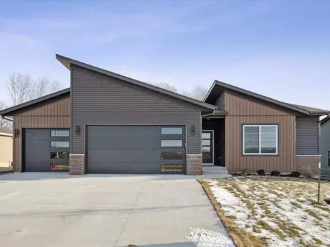 4690 Preston Ln, Iowa City, IA 52246