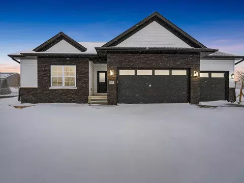 151 Colchester Dr, Iowa City, IA 52245
