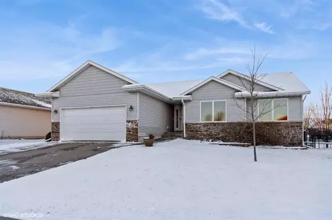 1315 Antler Dr, North Liberty, IA 52317