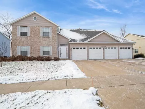 6109 SW Greenbriar Ln, Cedar Rapids, IA 52404