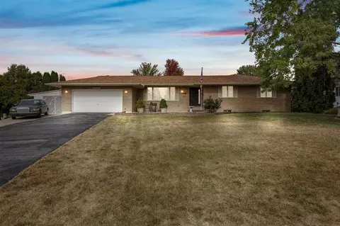 103 Elizabeth Dr, Tipton, IA 52772