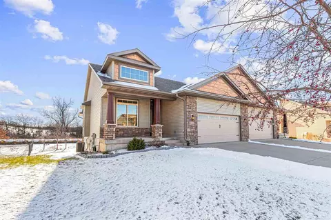 1322 Copper Mountain Dr, North Liberty, IA 52317