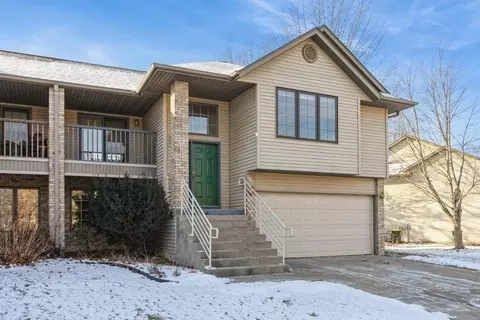 407 W Side Dr, Iowacity, IA 52246