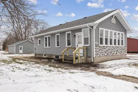 608 6th Ave, Belle Plaine, IA 52208