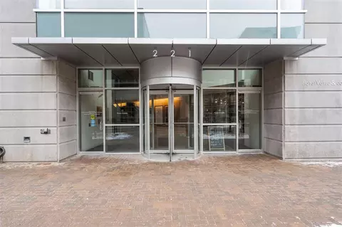 221 E College St #901, Iowa City, IA 52240