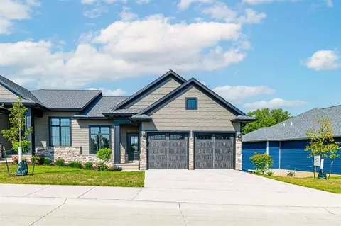 385 Hidden Ridge Dr, Coralville, IA 52241