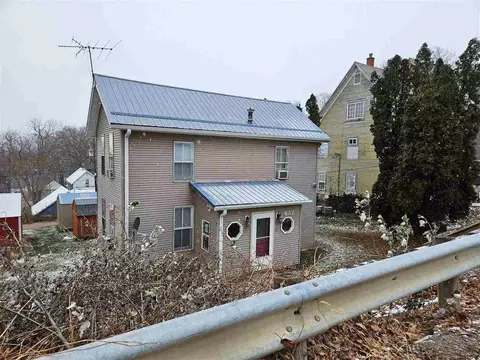 437 2nd St, Columbus Junction, IA 52738
