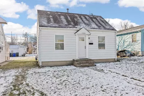 1205 18th Ave SW, Cedar Rapids, IA 52404