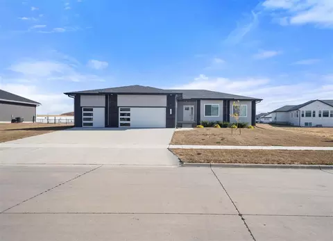 1408 Heartland St, Fairfax, IA 52228