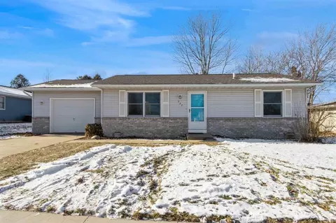 935 Prairie Ridge Rd, North Liberty, IA 52317