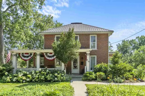 514 1st St SE, Mount Vernon, IA 52314