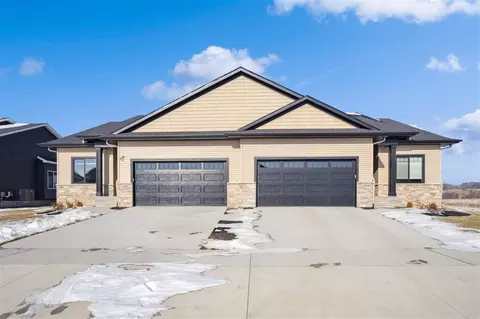1262 Berkshire Ln, North Liberty, IA 52317