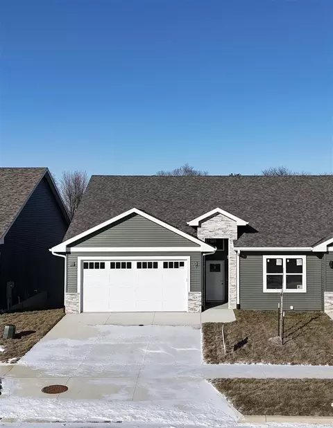323 Elm St, West Branch, IA 52358