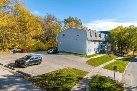 1014 Oakcrest St, Iowa City, IA 52246