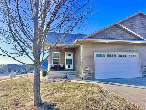 1131 Redbud Ave, Tiffin, IA 52340