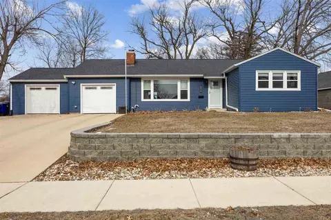 630 34th St NE, Cedar Rapids, IA 52402