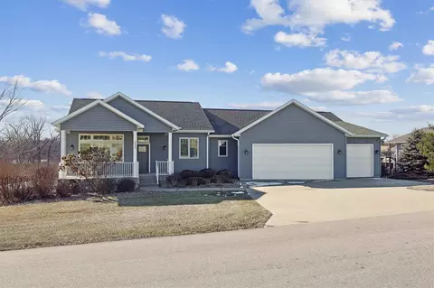 3093 Vine Valley Dr, Riverside, IA 52327